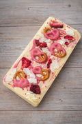 Witte chocoladereep – aardbei, pretzel & kokos